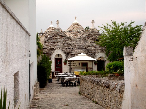 6%20trulli%20hotel.JPG