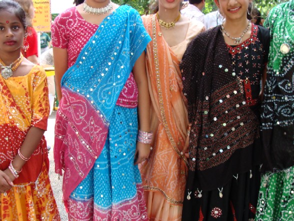 bollywood%20dancers%20dresses.JPG