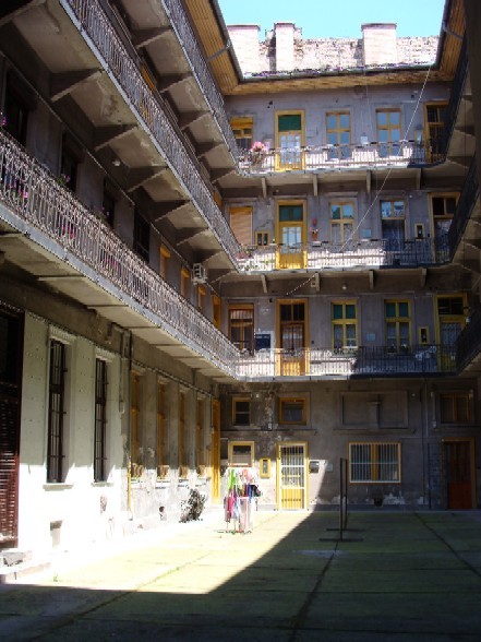 budapest%20apartment%20courtyard.JPG