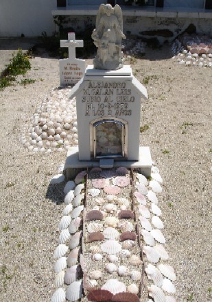 infant%20grave%20in%20lira.JPG