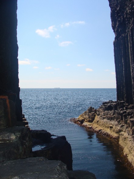 staffa%20cave%20looking%20out.JPG