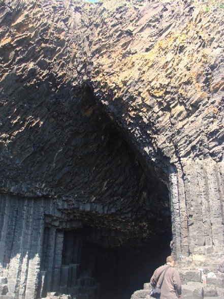 staffa%20cave%20the%20ceiling.JPG